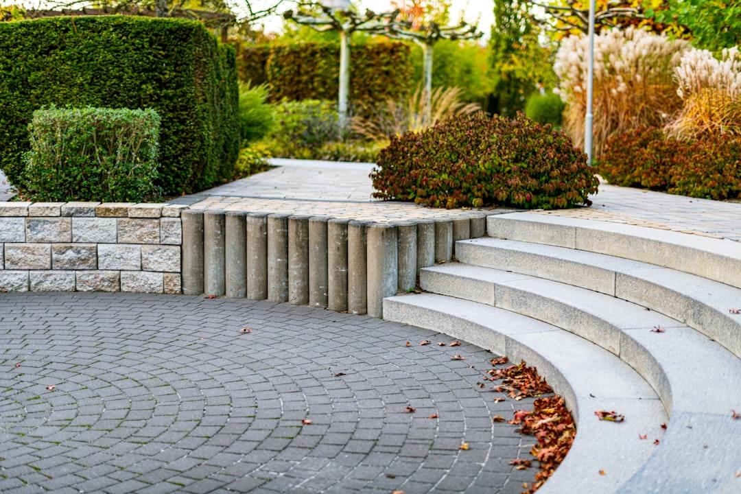 Natural stone retaining wall